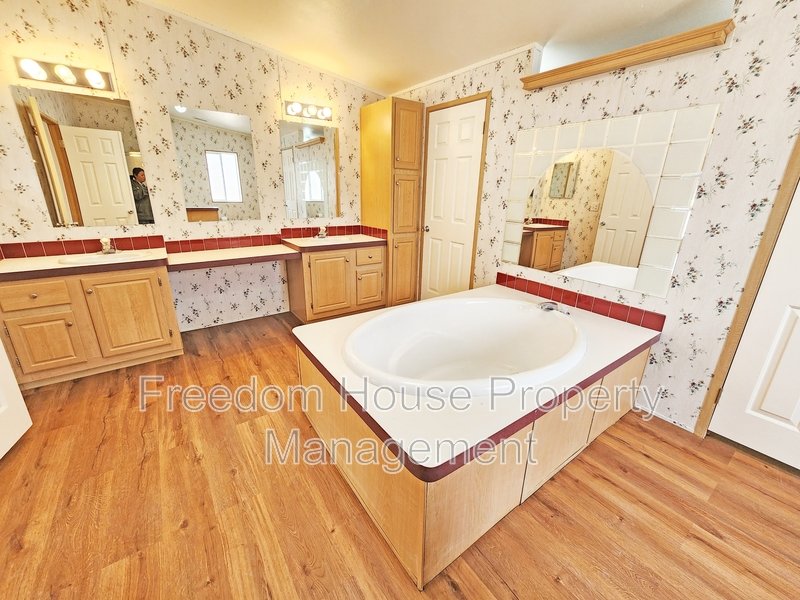 5220 Jerry Avenue property image