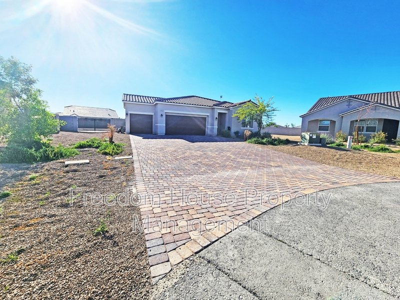 4901 Fairwood Court property image