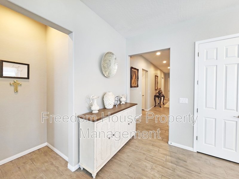 4901 Fairwood Court property image
