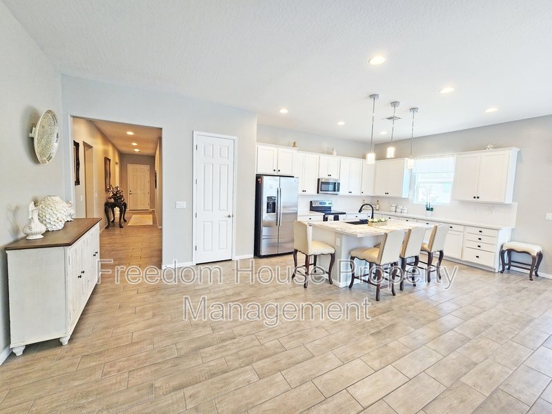 4901 Fairwood Court property image