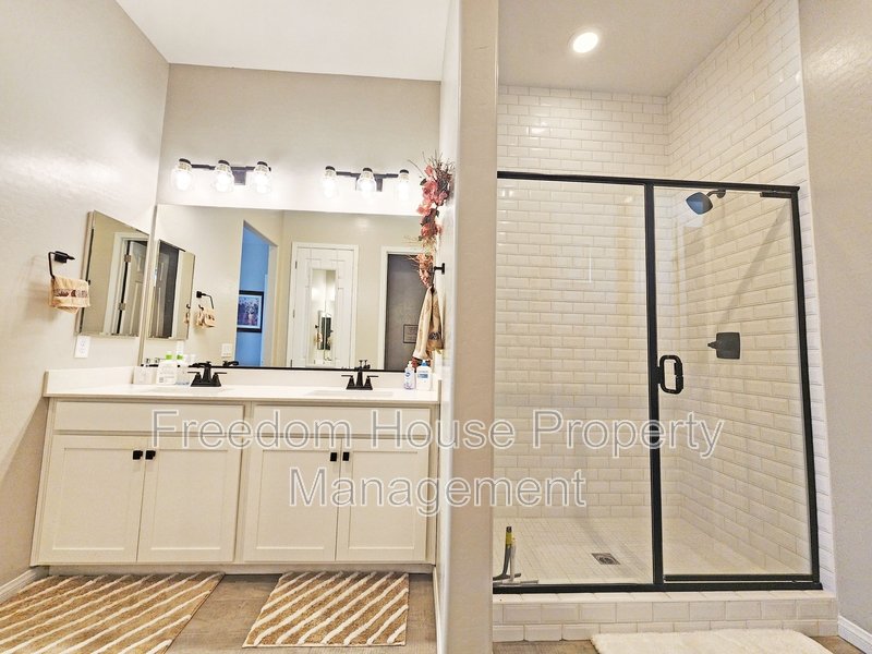 4901 Fairwood Court property image