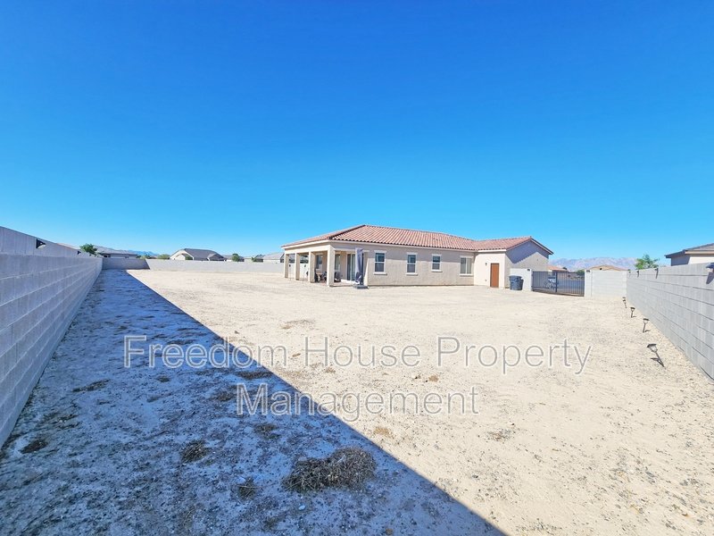 4901 Fairwood Court property image