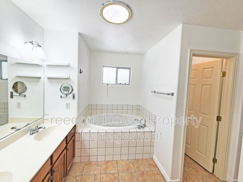 5945 Badlands Lane property image