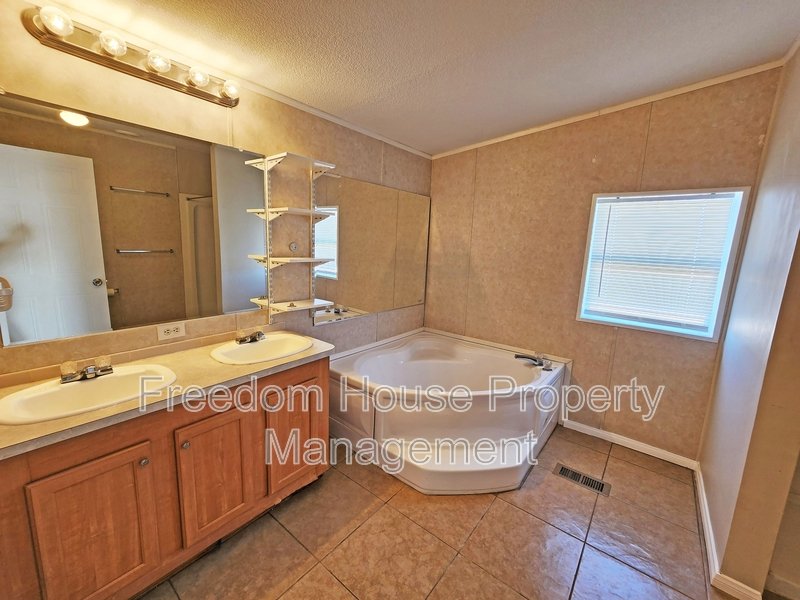 6060 Superior Lane property image