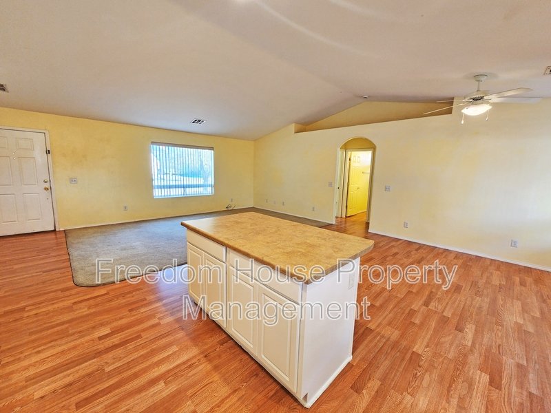 960 Lone Pine property image