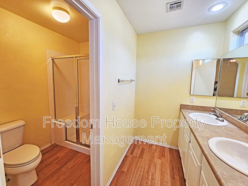 960 Lone Pine property image