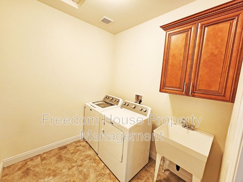 4920 Honey Locust Drive property image