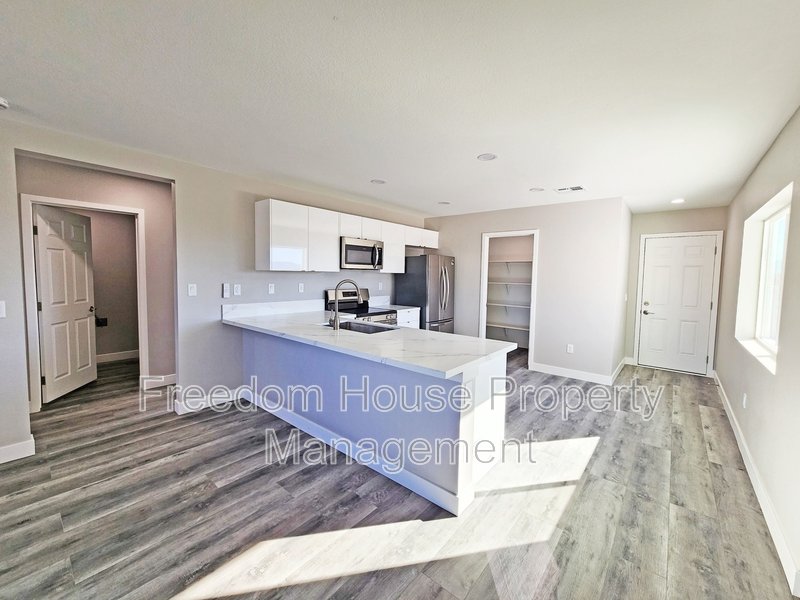 581 Valiant Avenue property image