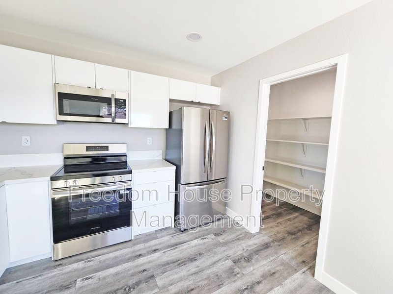 581 Valiant Avenue property image