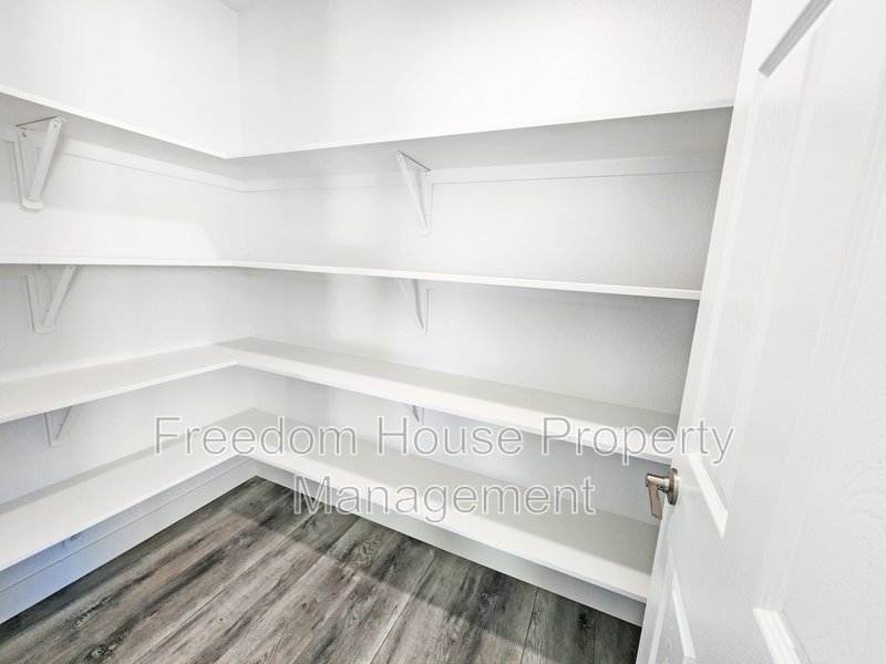 581 Valiant Avenue property image