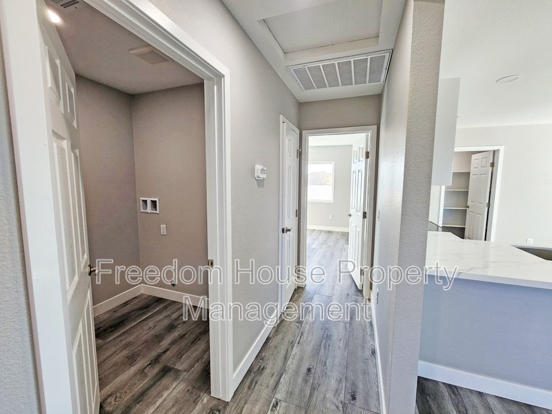 581 Valiant Avenue property image