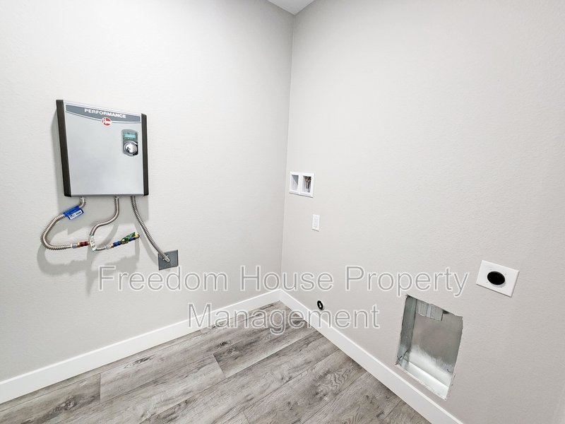 581 Valiant Avenue property image