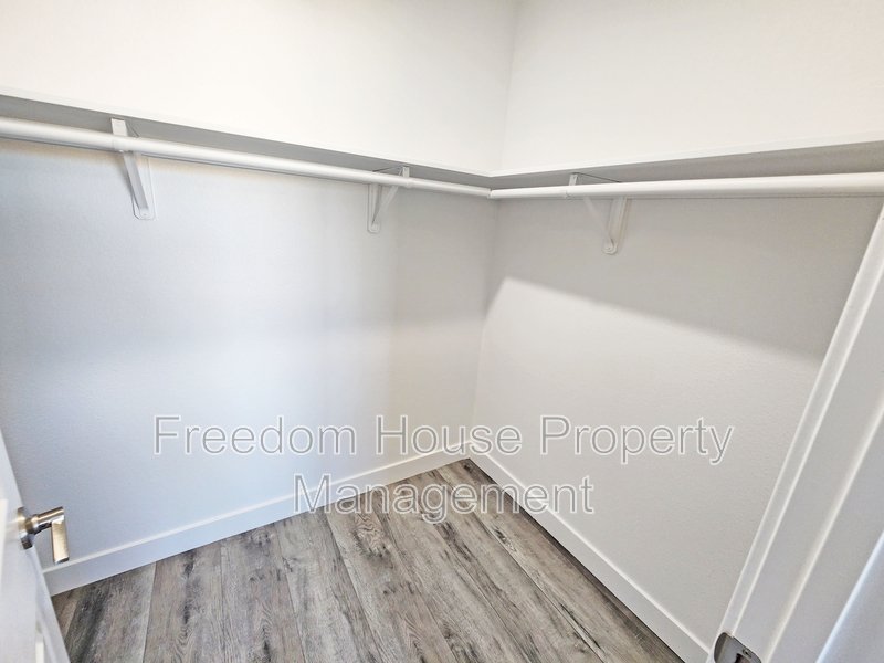 581 Valiant Avenue property image