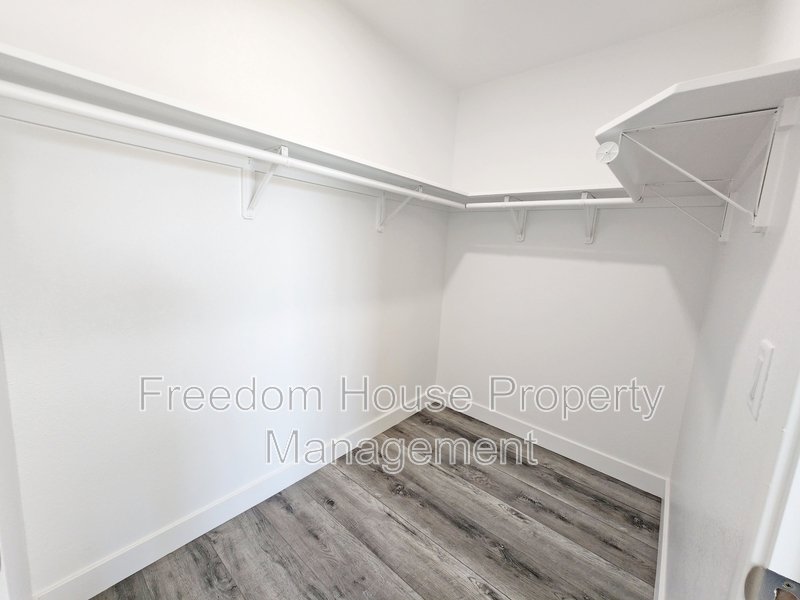 581 Valiant Avenue property image