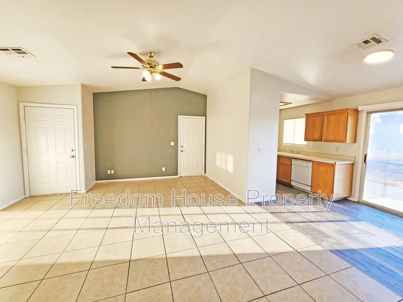 1381 Ogallala D property image