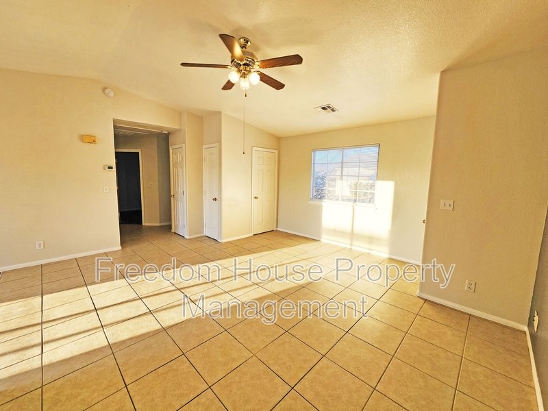 1381 Ogallala D property image