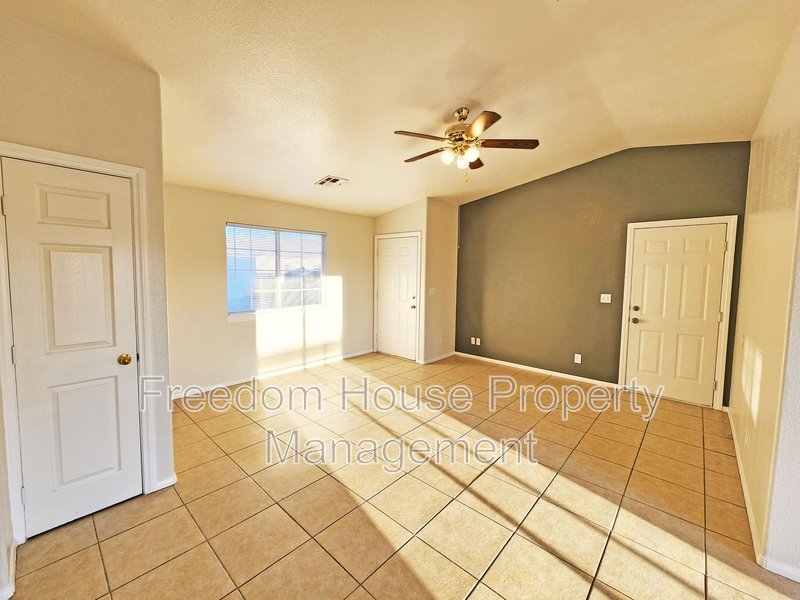 1381 Ogallala D property image