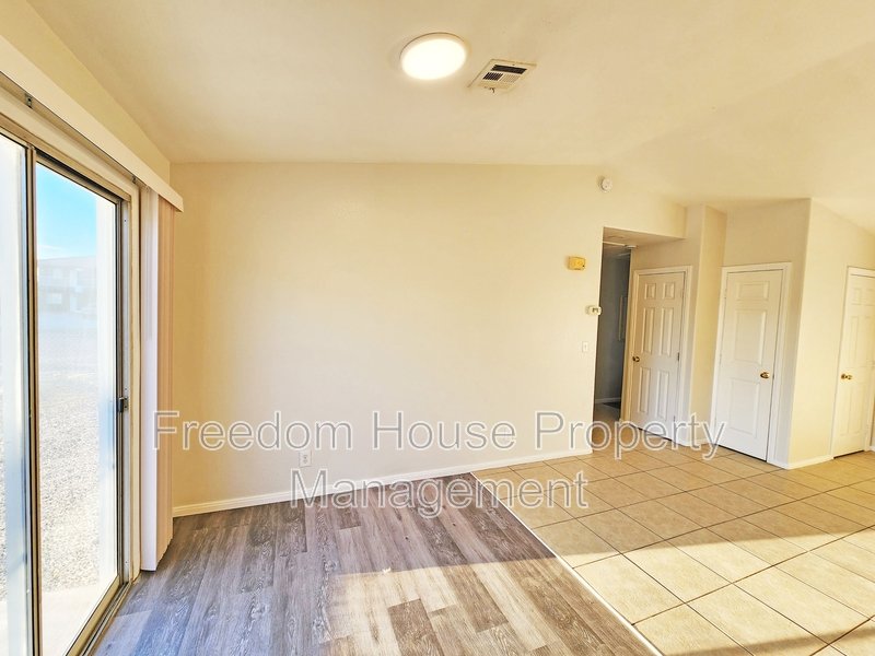 1381 Ogallala D property image