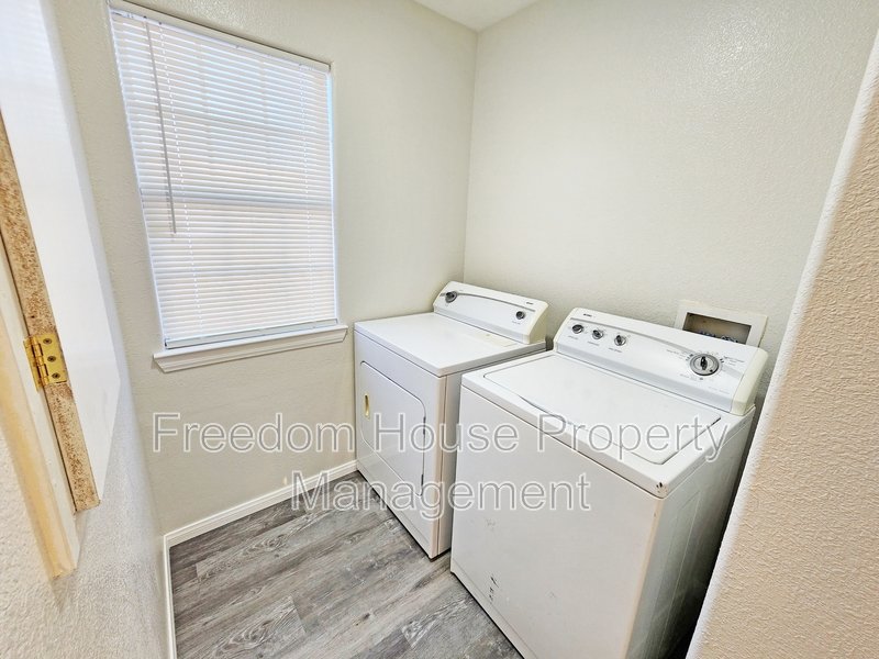 1381 Ogallala D property image