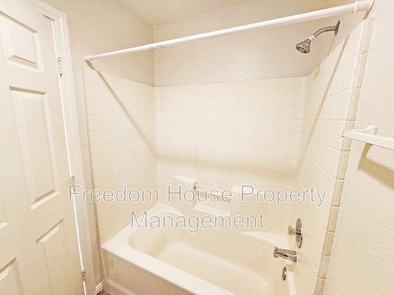 1381 Ogallala D property image