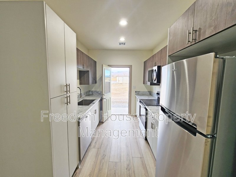 1340 Arrowhead Street - 3 property image