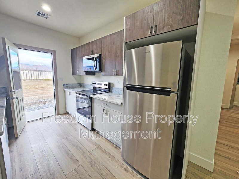 1340 Arrowhead Street - 3 property image