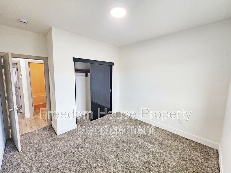 1340 Arrowhead Street - 3 property image