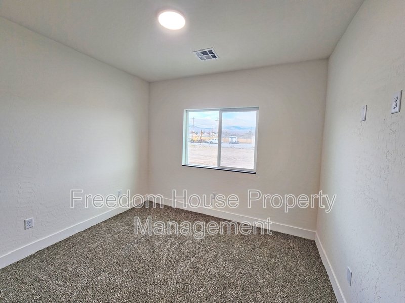 1340 Arrowhead Street - 3 property image