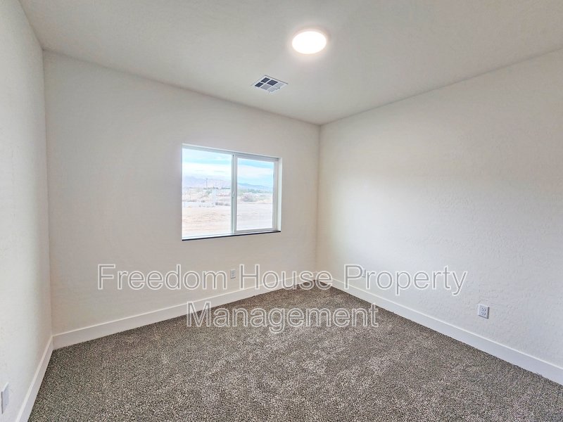 1340 Arrowhead Street - 3 property image