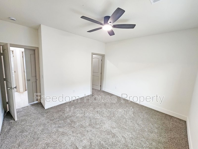 1340 Arrowhead Street - 3 property image