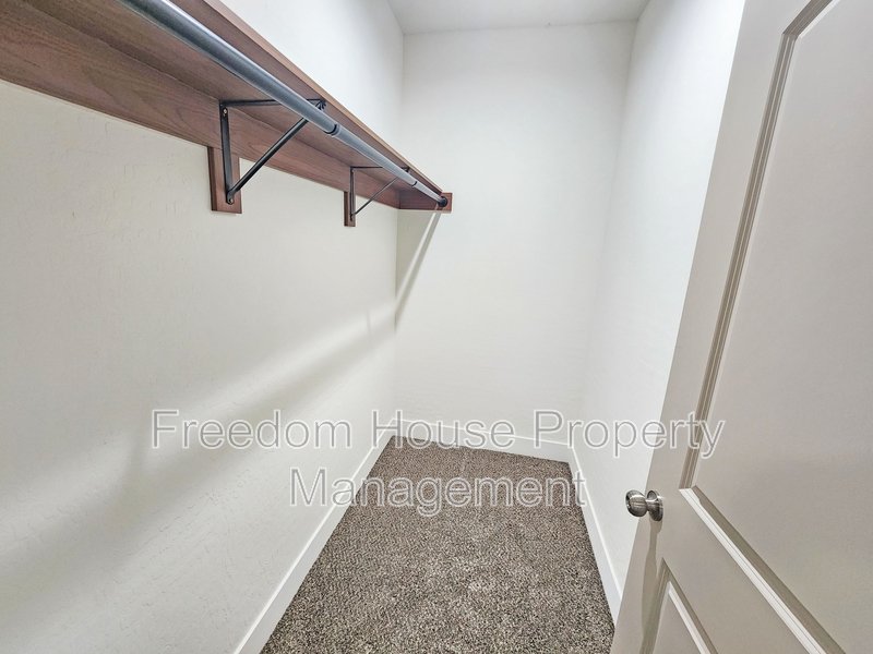 1340 Arrowhead Street - 3 property image