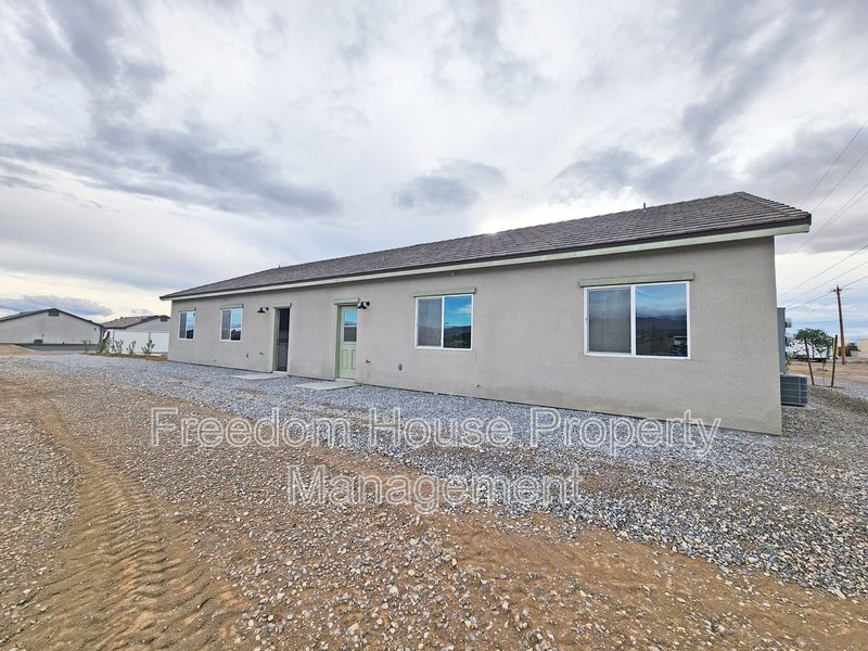 1340 Arrowhead Street - 3 property image