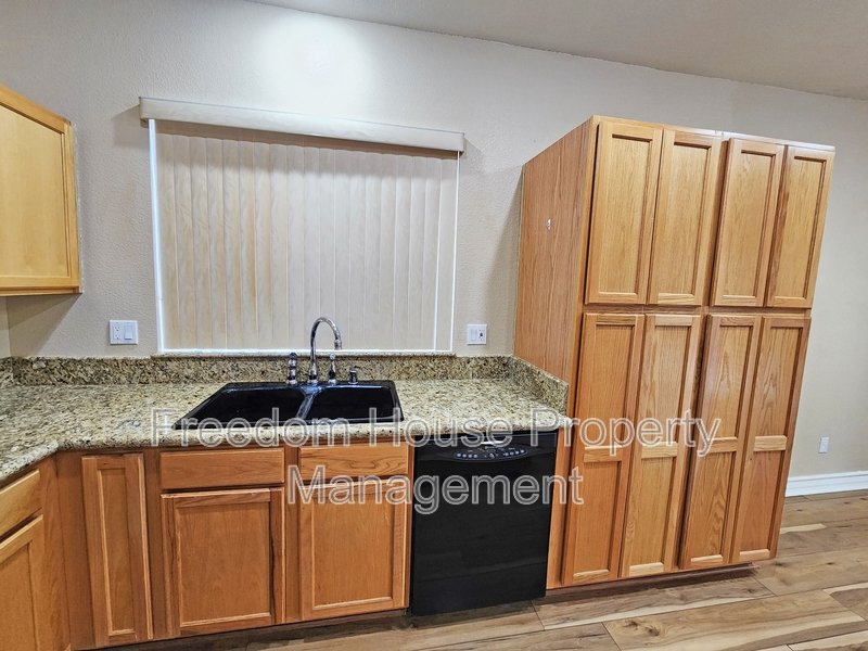 5561 Carrara Pointe Street property image