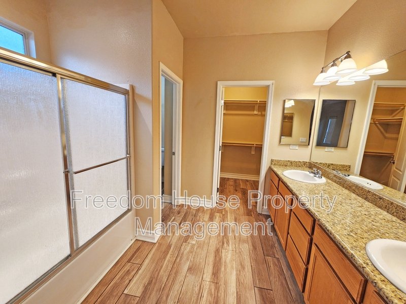 5561 Carrara Pointe Street property image