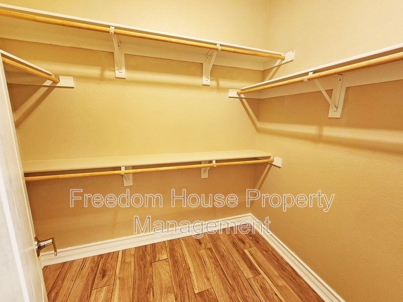 5561 Carrara Pointe Street property image