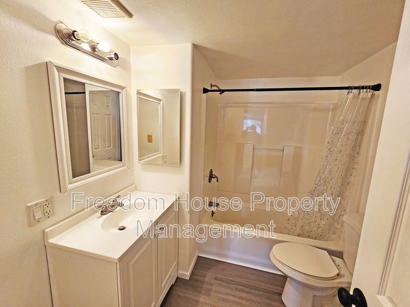 2220 West Bell Vista Avenue 1 property image