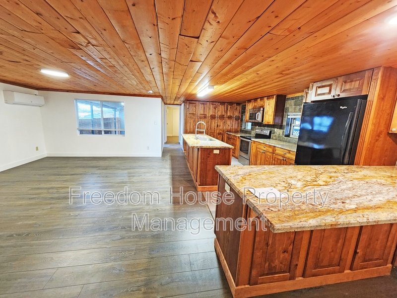 2220 West Bell Vista Avenue 1 property image