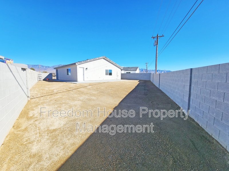 561 Valiant Avenue property image
