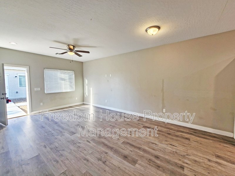 1121 Sixshooter Avenue - 2 property image