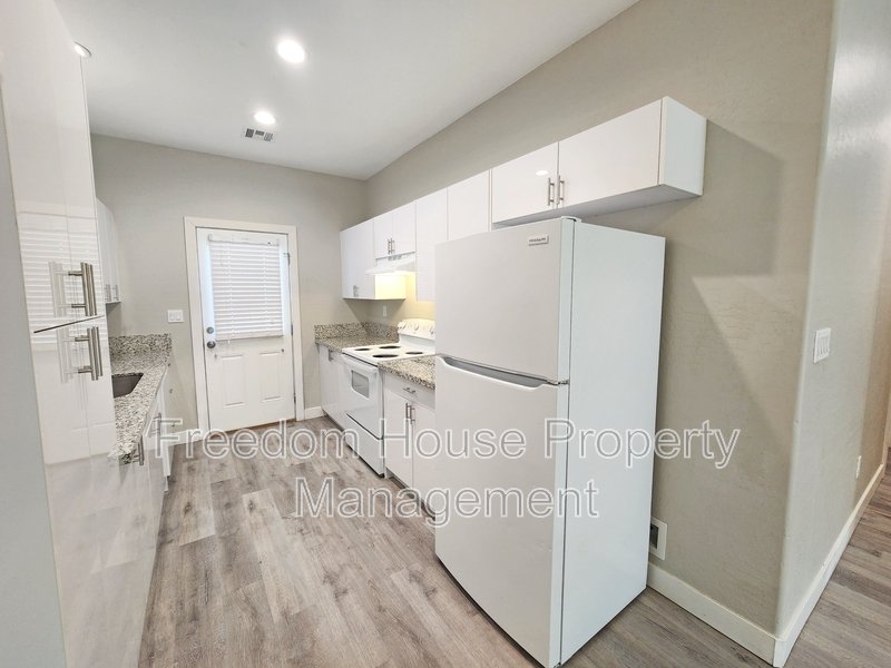 1121 Sixshooter Avenue - 2 property image