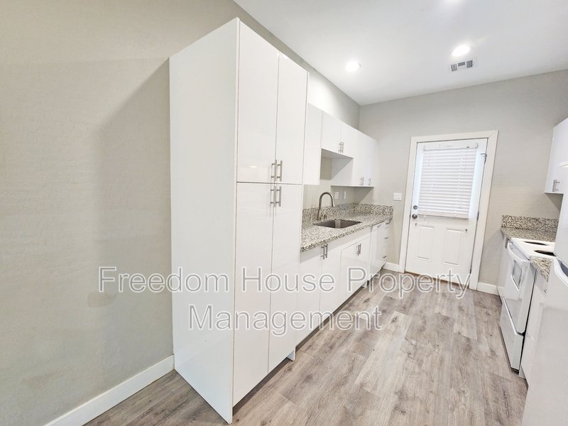 1121 Sixshooter Avenue - 2 property image