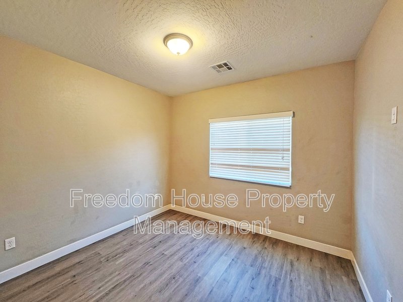 1121 Sixshooter Avenue - 2 property image