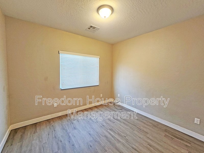 1121 Sixshooter Avenue - 2 property image