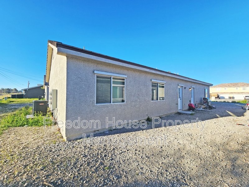 1121 Sixshooter Avenue - 2 property image