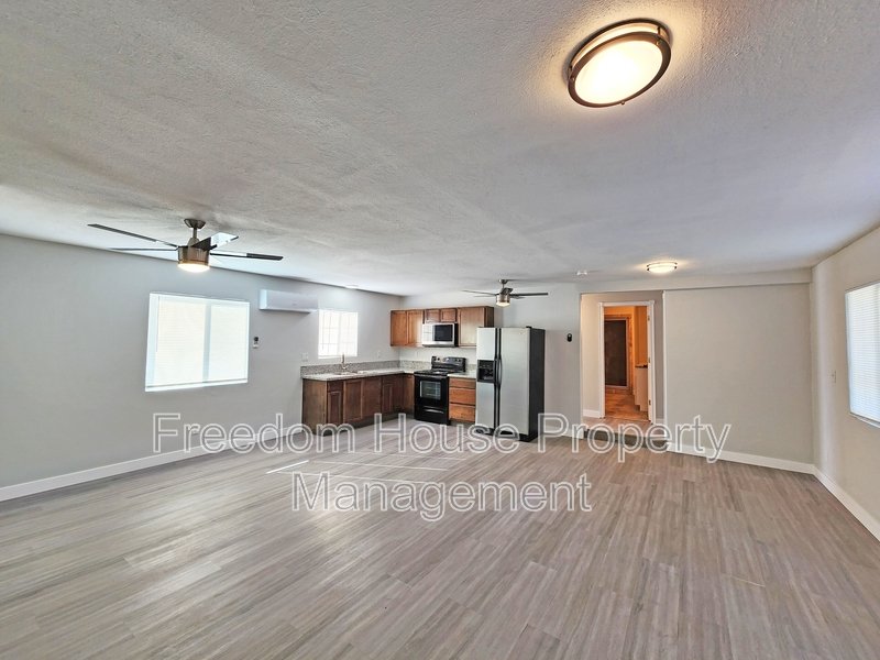 2220 West Bell Vista Avenue - 5 property image