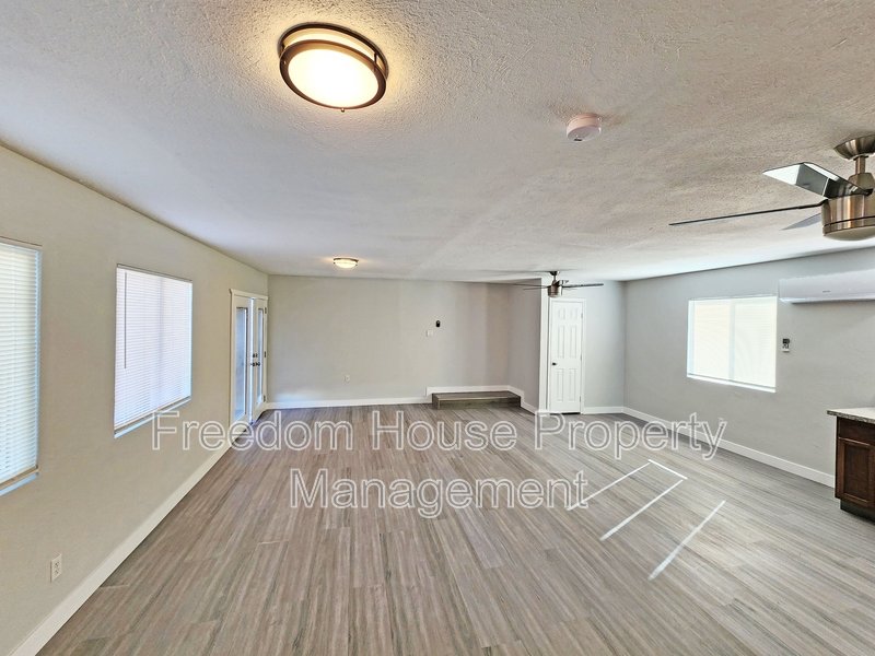 2220 West Bell Vista Avenue - 5 property image