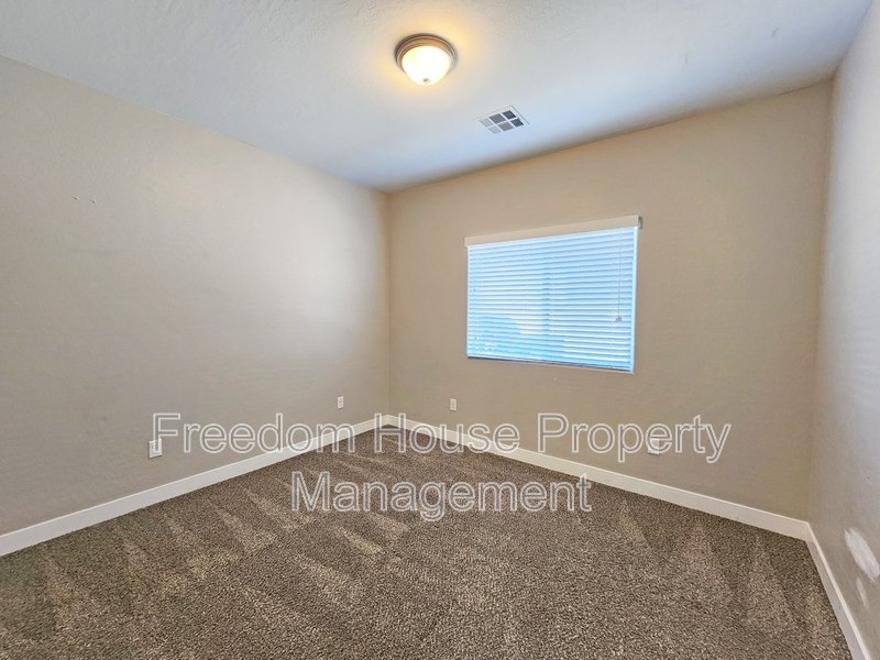 1111 Sixshooter Avenue - 3C property image