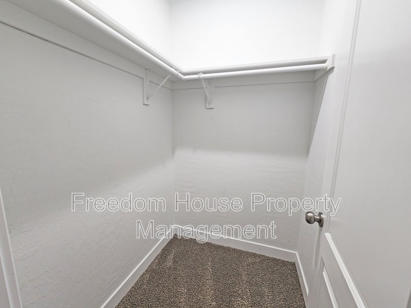 1111 Sixshooter Avenue - 3C property image