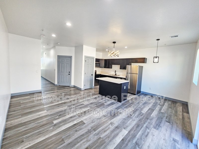 384 Erin Street property image