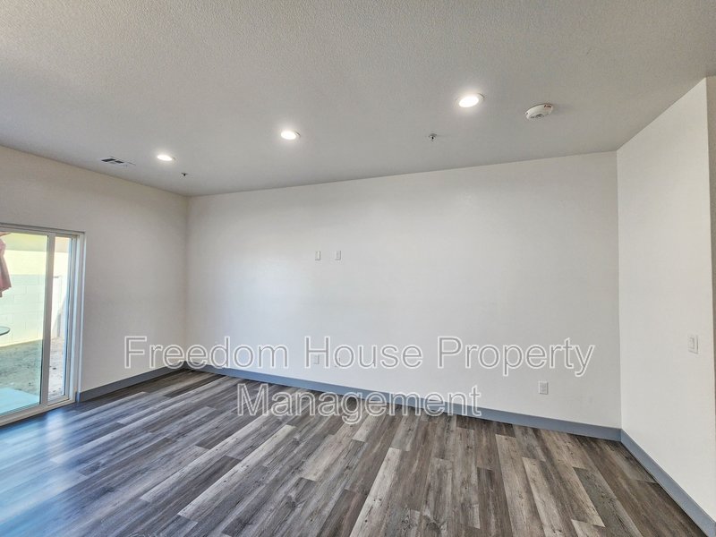 384 Erin Street property image